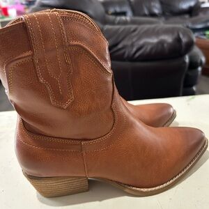 Beast Fashion Boots Zip Ankle Boots Western  Women's Size 6.5 US New Buckle